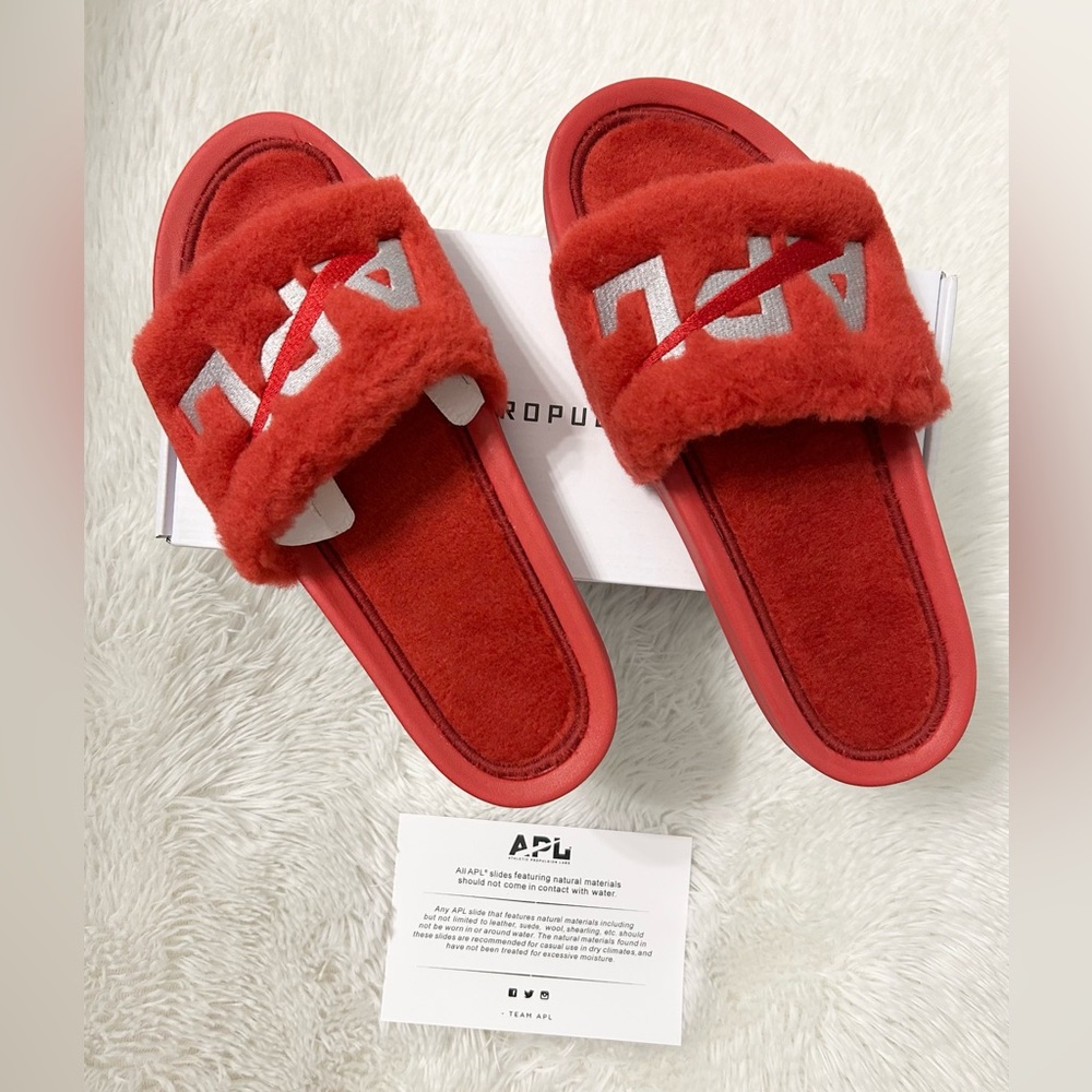 APL (Athletic Propulsion Labs) Women’s Shearling Slides